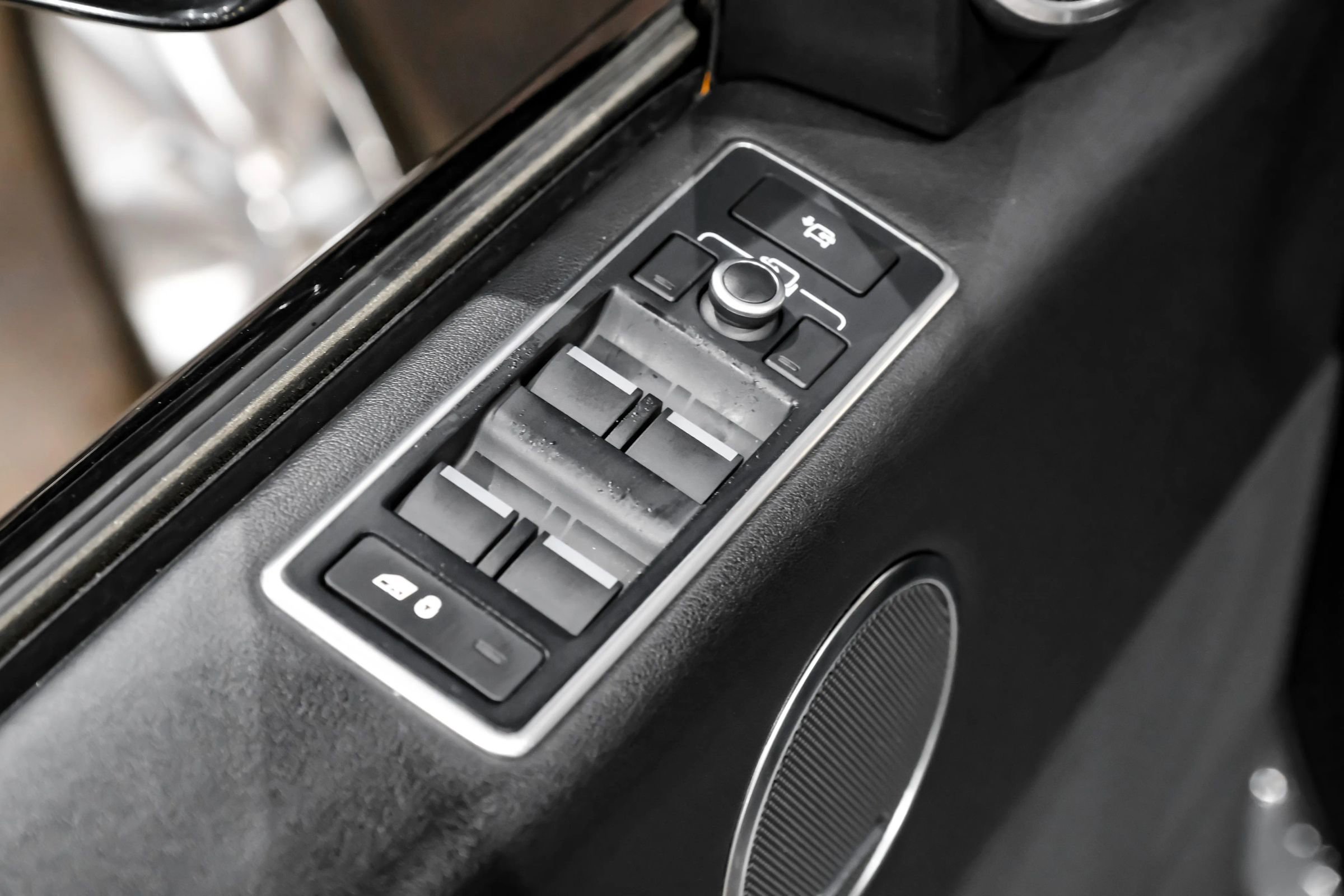 Used 2017 Land Rover Range Rover HSE image 47