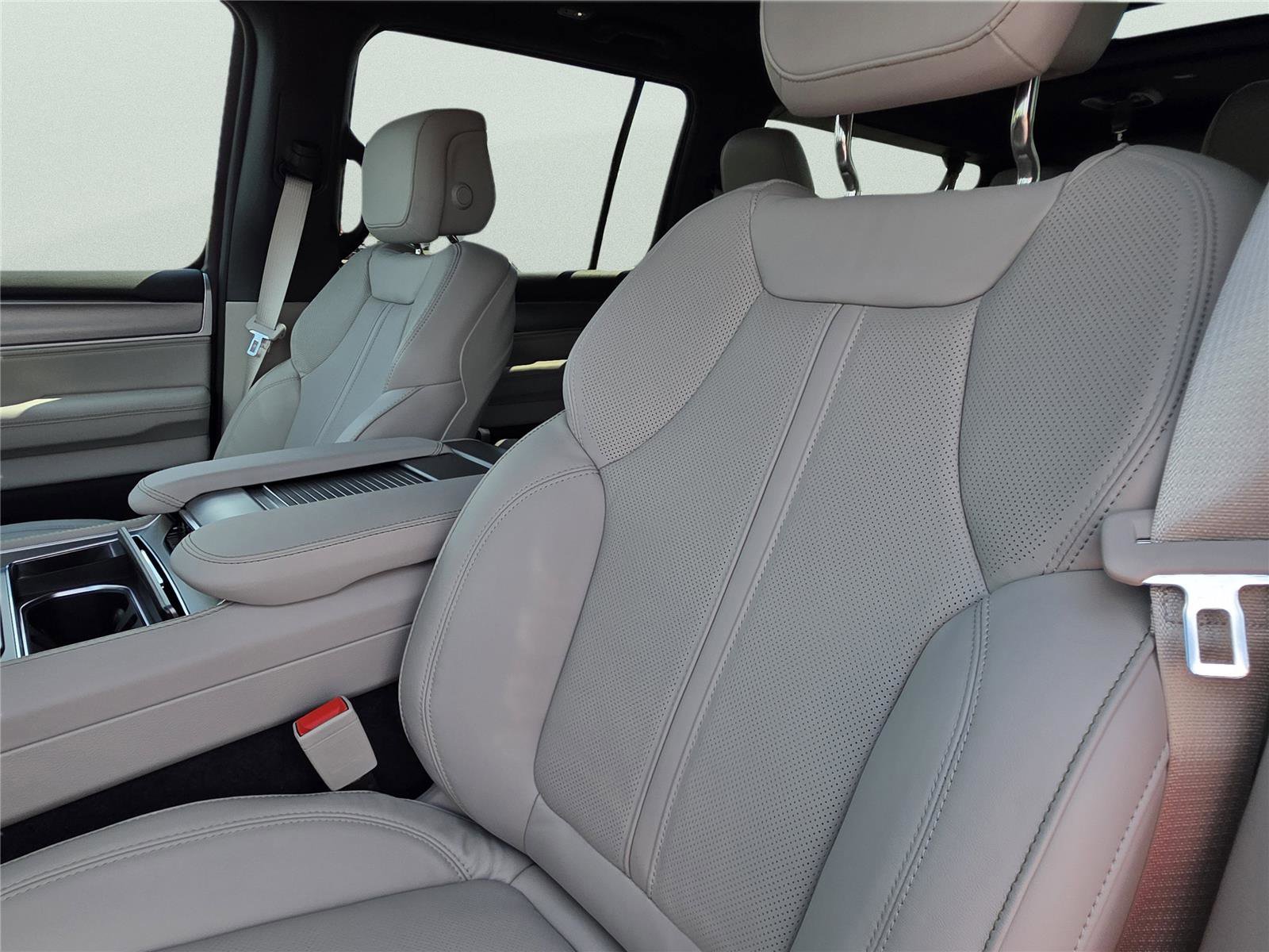 New 2026 Jeep Grand Wagoneer L 4WD w/ Premium Group I image 19
