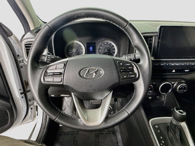 Used 2021 Hyundai Venue SEL w/ Premium Package FWD image 11