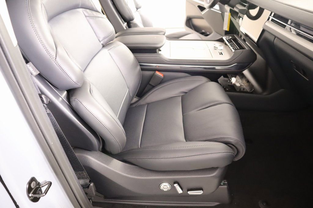 New 2025 Lincoln Navigator Reserve image 14