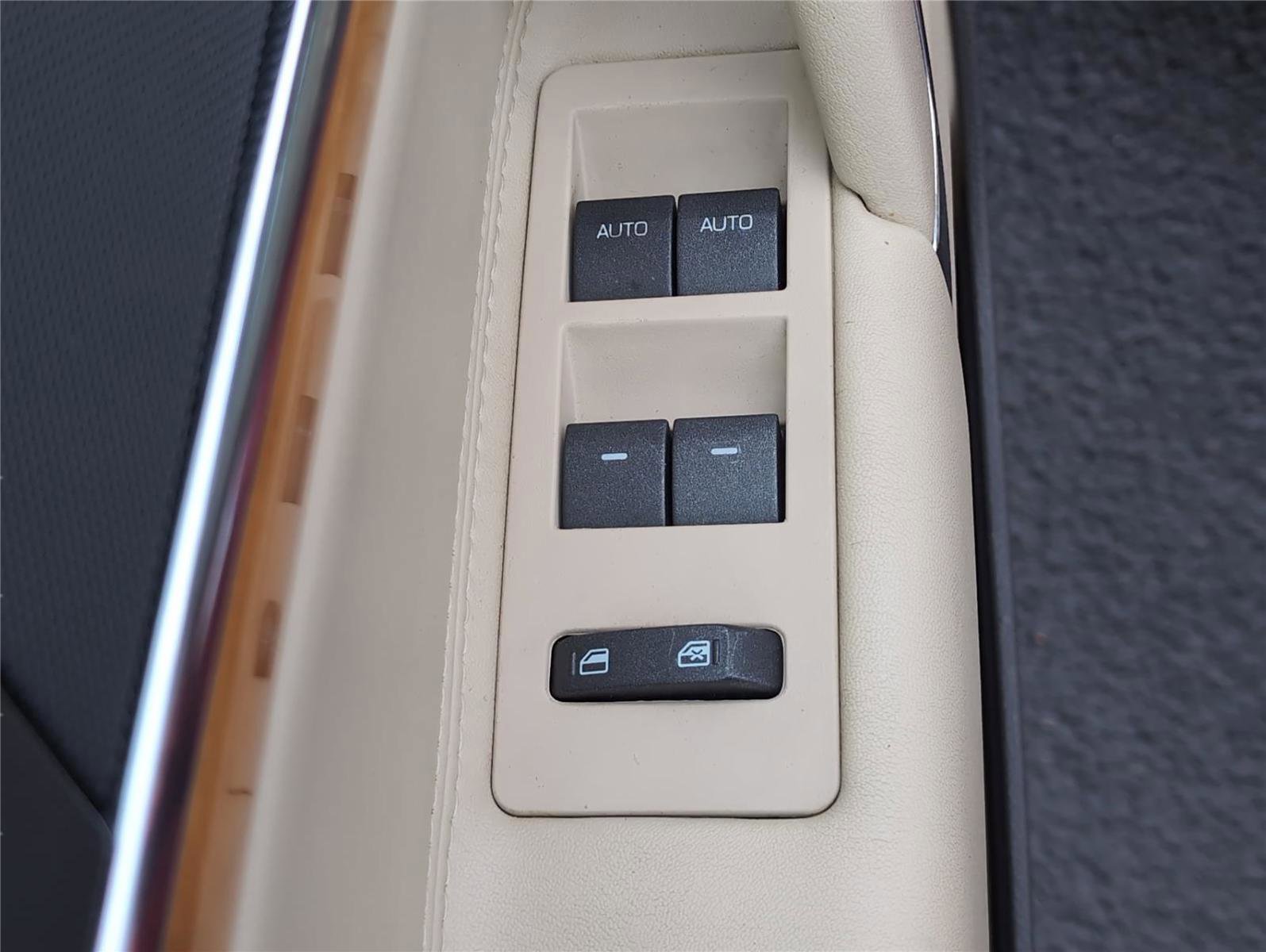 Used 2011 Lincoln MKZ w/ 101A Rapid Spec Order Code image 16