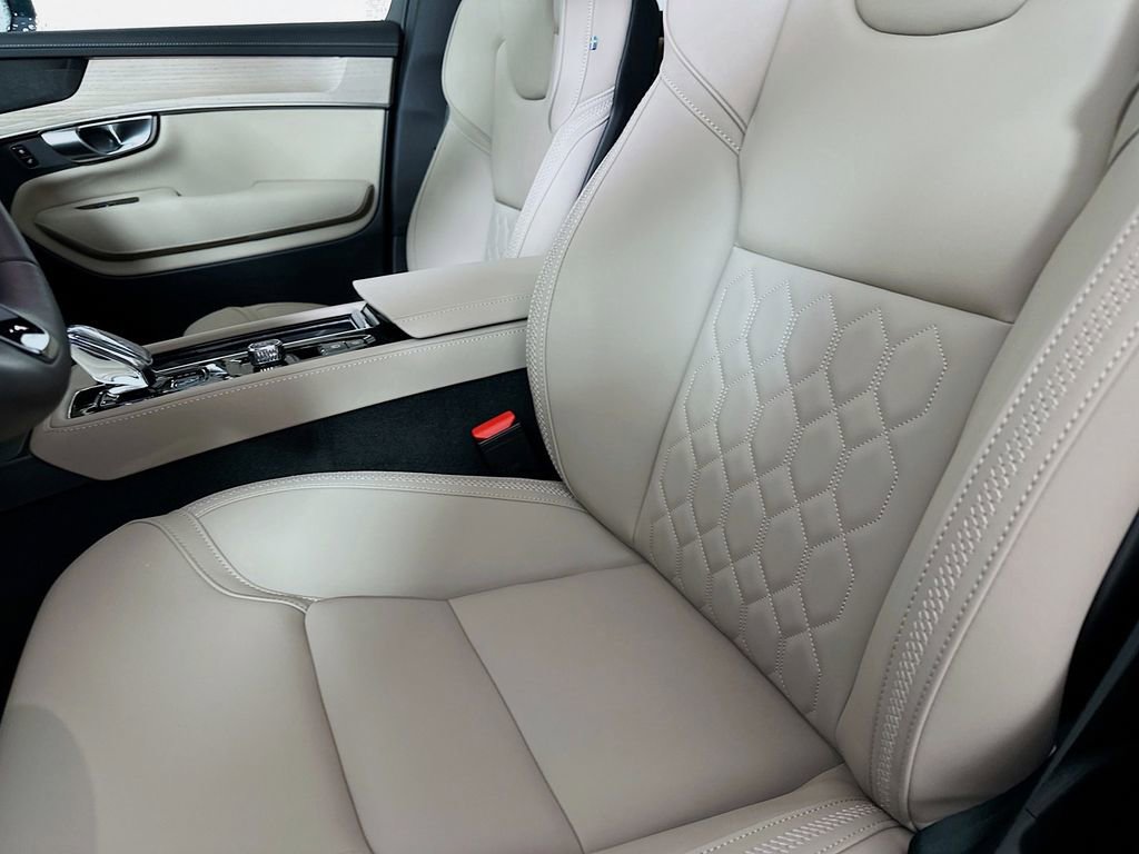 Used 2026 Volvo XC90 B6 Plus w/ Protection Package Premier image 8
