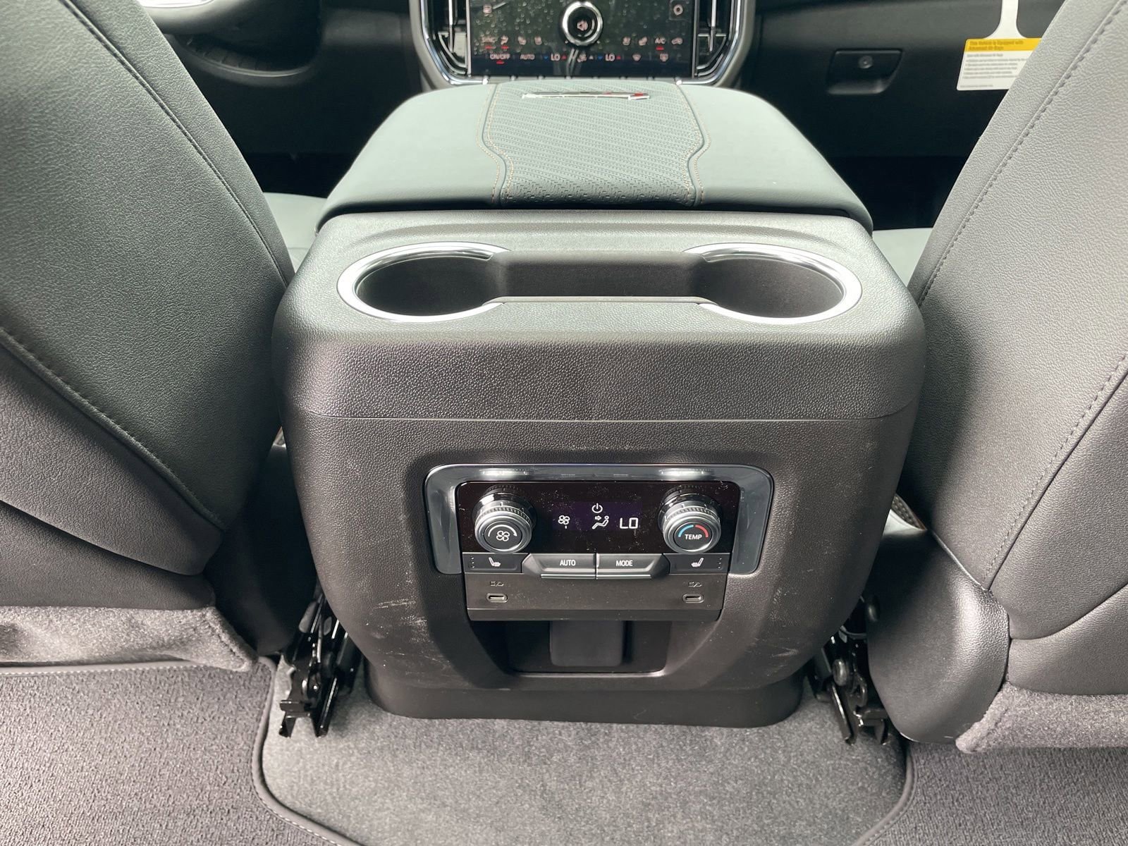 New 2026 GMC Yukon AT4 w/ AT4 Premium Package AWD/4WD image 30