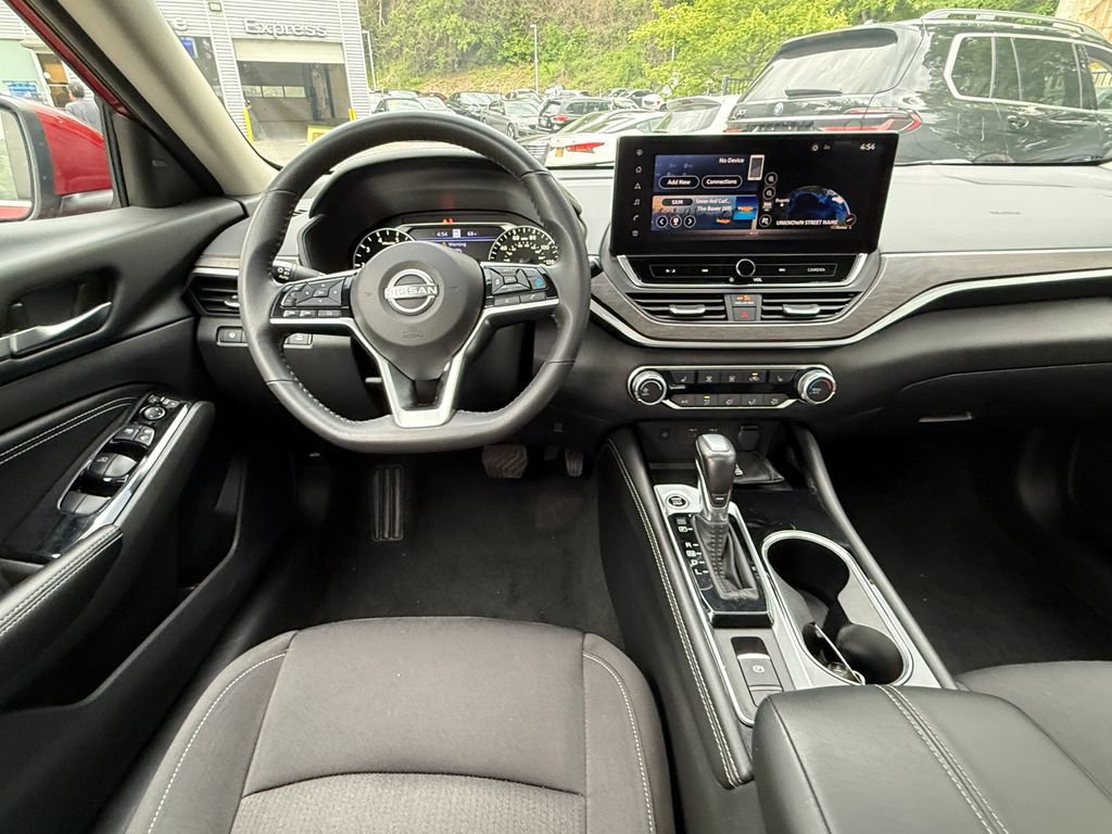 Used 2023 Nissan Altima 2.5 SV w/ SV Premium Package AWD/4WD image 12