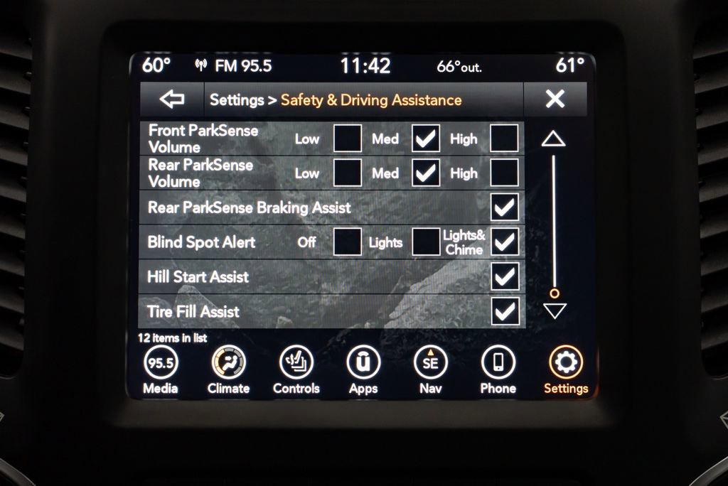 Used 2023 Jeep Cherokee Altitude Lux AWD/4WD image 19
