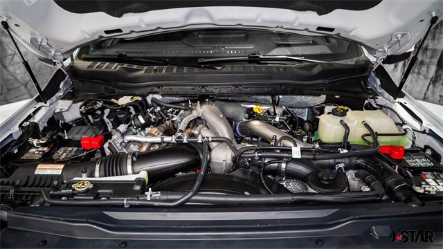 Used 2025 Ford F450 Platinum w/ FX4 Off-Road Package image 22