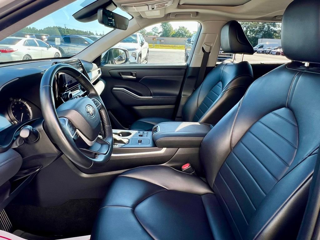 Used 2024 Toyota Highlander XLE image 19