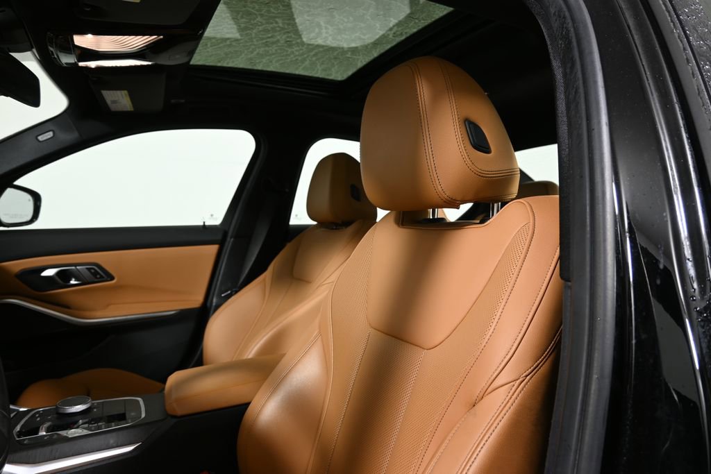 Used 2023 BMW 330i xDrive Sedan w/ Premium Package image 4