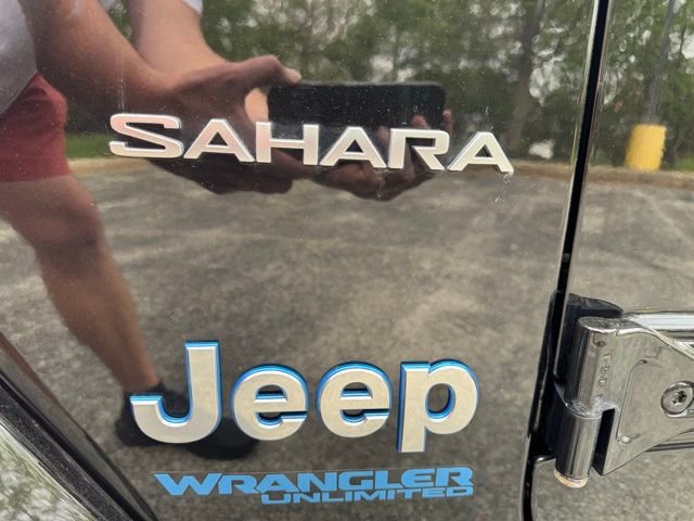 Used 2021 Jeep Wrangler Unlimited Sahara w/ Dual Top Group image 32