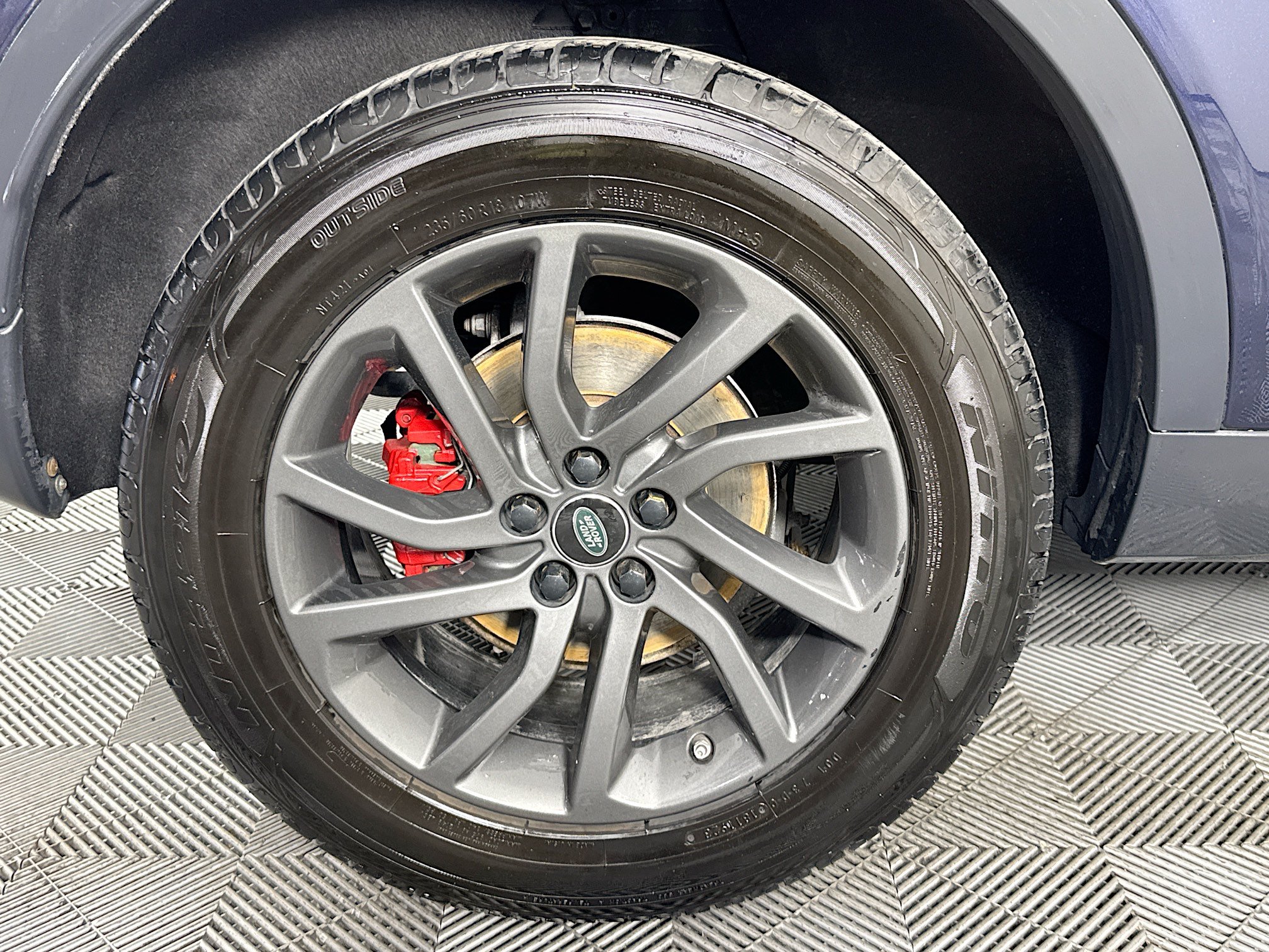 Used 2019 Land Rover Discovery Sport HSE AWD/4WD image 32