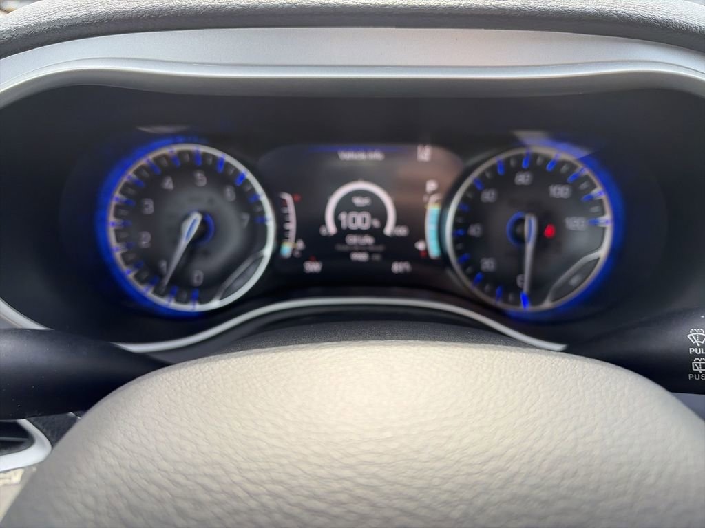 Used 2024 Chrysler Pacifica Touring-L w/ S Appearance Package FWD image 15
