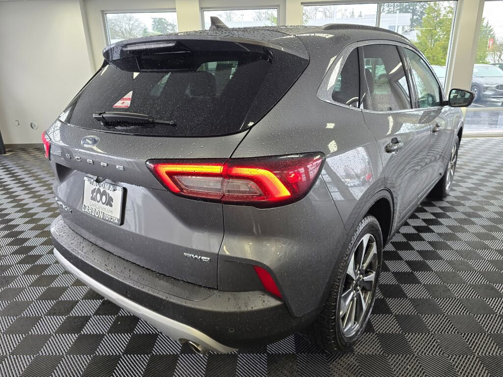 Used 2024 Ford Escape Platinum image 3