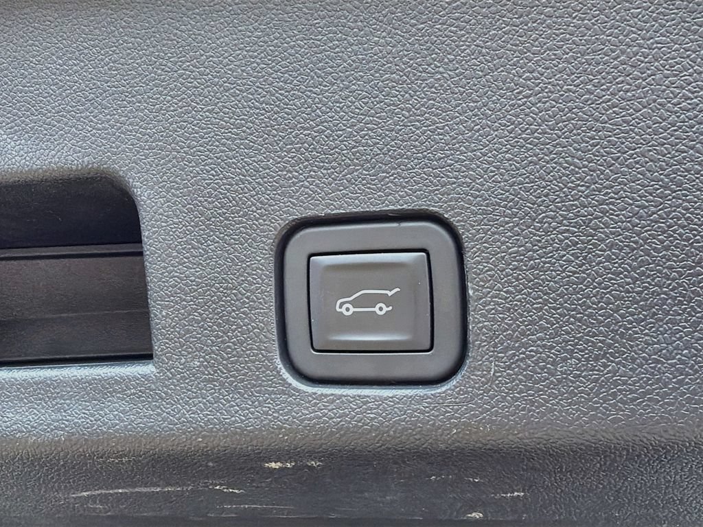 Used 2025 GMC Acadia Elevation FWD image 32