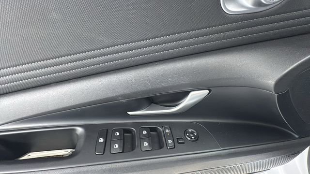 Used 2024 Hyundai Elantra Limited image 17