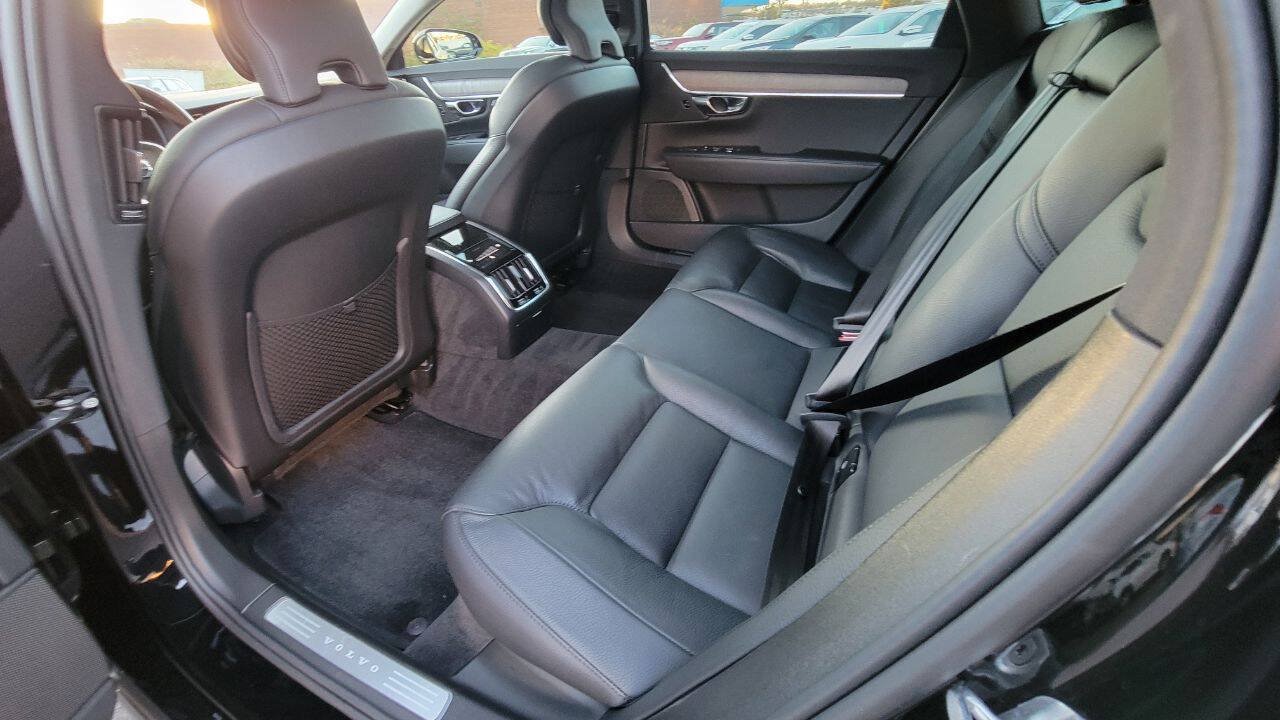 Used 2023 Volvo S90 B6 Plus AWD/4WD image 27