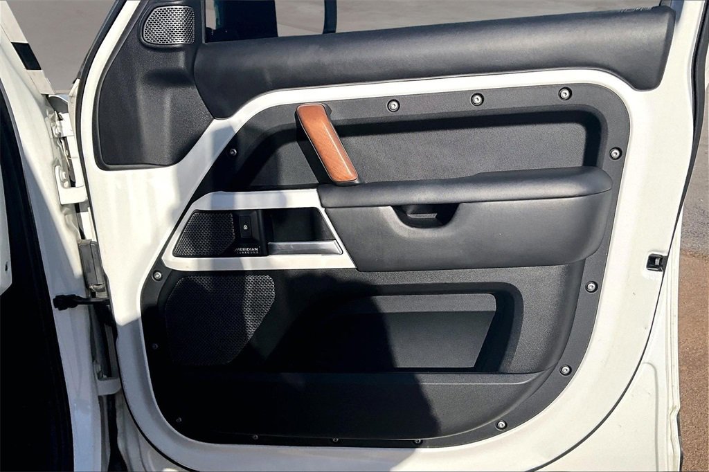 Used 2020 Land Rover Defender 110 HSE image 19