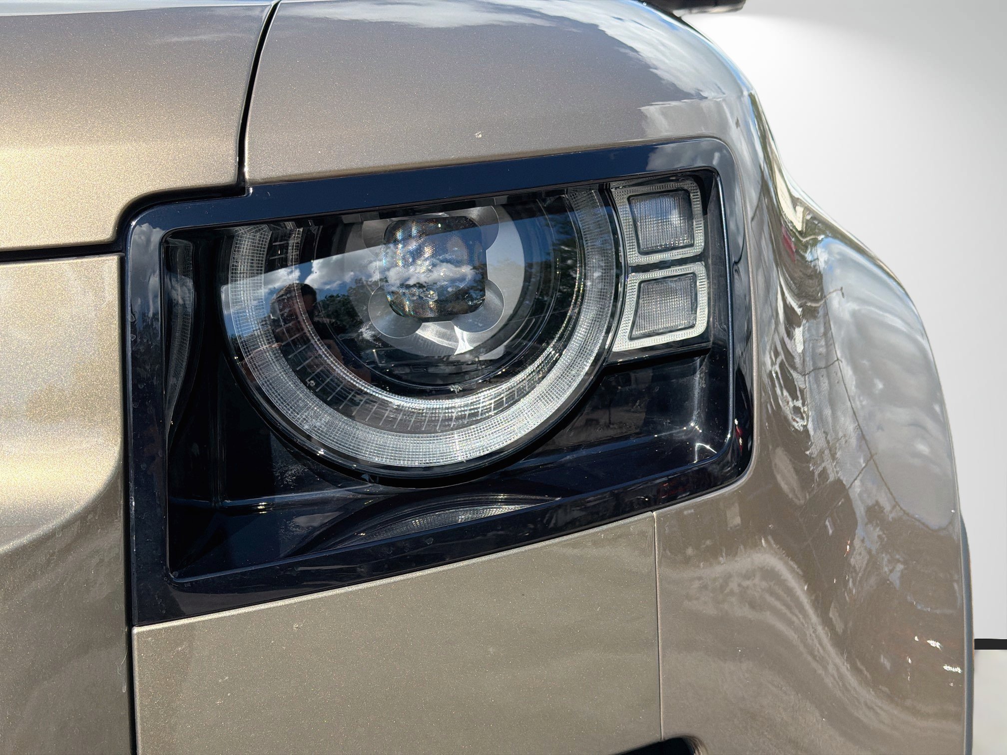 Used 2025 Land Rover Defender 110 S AWD/4WD image 9