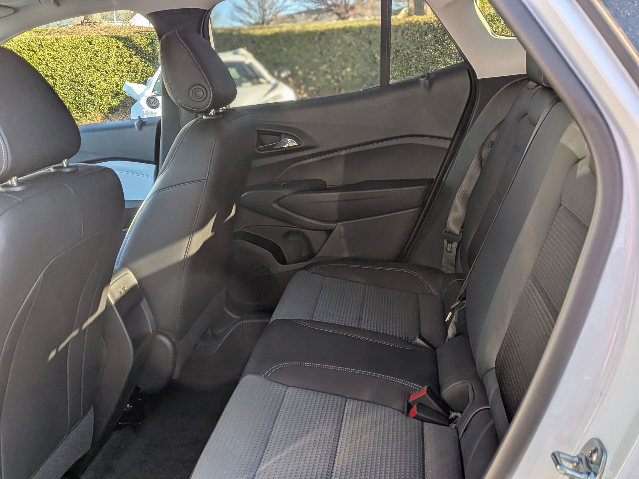 Certified 2025 Chevrolet Trax LT w/ LT Convenience Package image 32