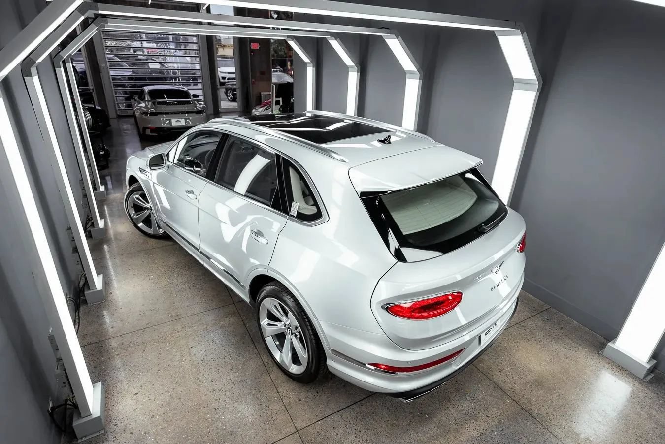 Used 2023 Bentley Bentayga AWD/4WD image 10