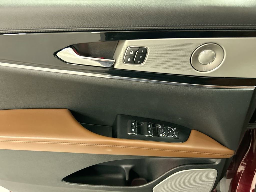 Used 2023 Lincoln Nautilus Reserve w/ Equipment Group 202A image 11