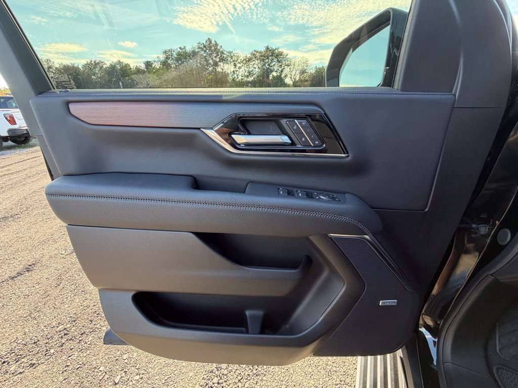 Used 2026 GMC Yukon Denali w/ Sun & Power Step Package AWD/4WD image 6