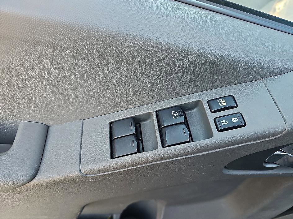 Used 2016 Nissan Frontier SV image 11