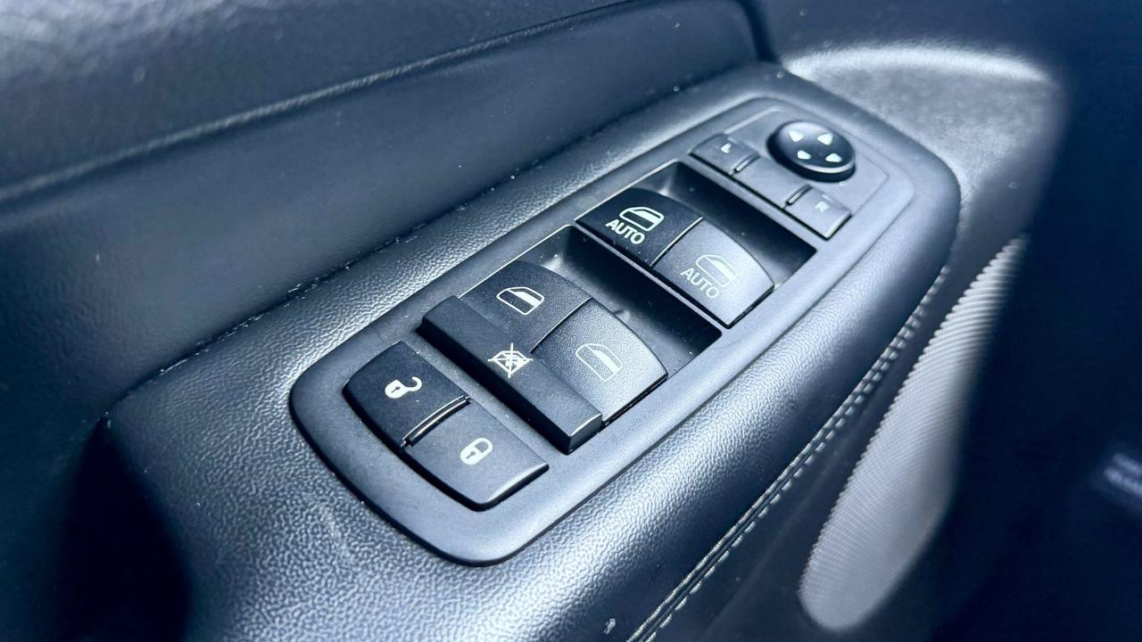 Used 2019 Jeep Grand Cherokee Altitude AWD/4WD image 25