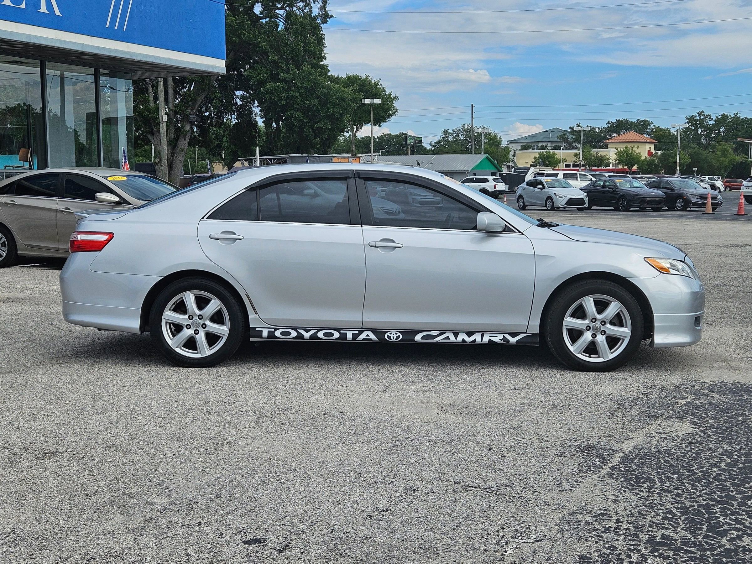 Used 2009 Toyota Camry SE FWD image 9