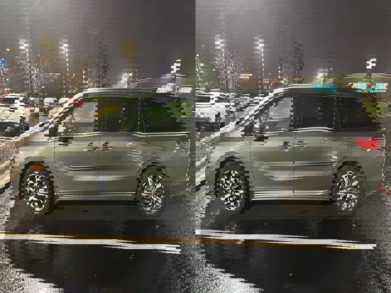 Used 2018 Honda Odyssey Elite image 4