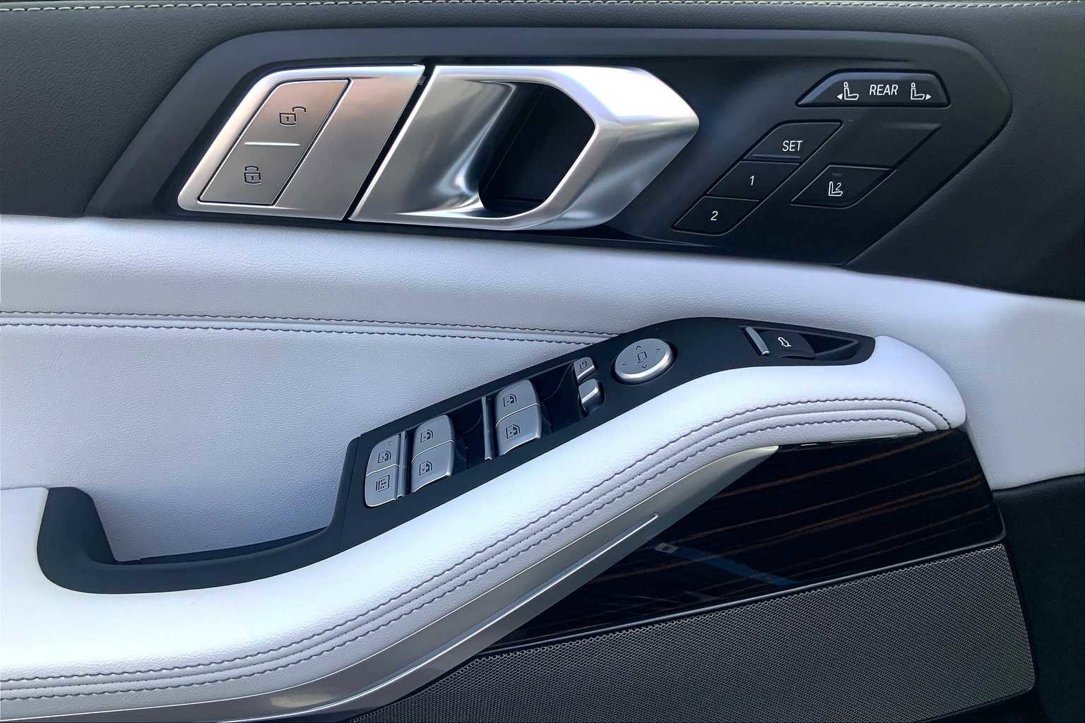 New 2026 BMW X7 xDrive40i w/ Premium Package image 10