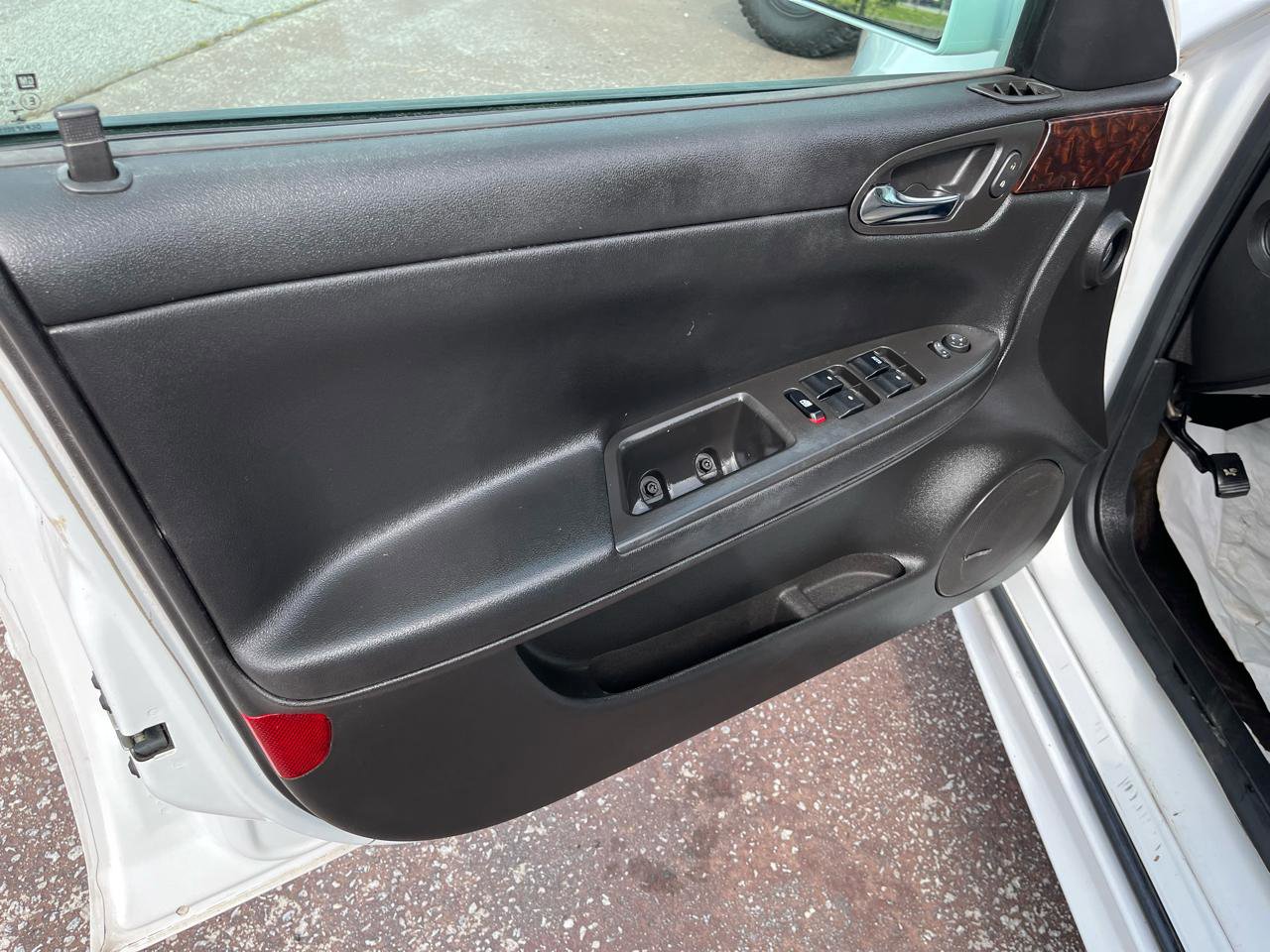 Used 2015 Chevrolet Impala LTZ FWD image 17