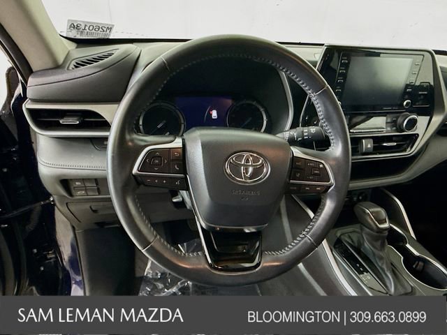 Used 2021 Toyota Highlander XLE AWD/4WD image 11