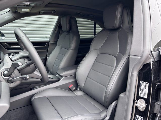 New 2026 Porsche Macan Electric RWD image 5