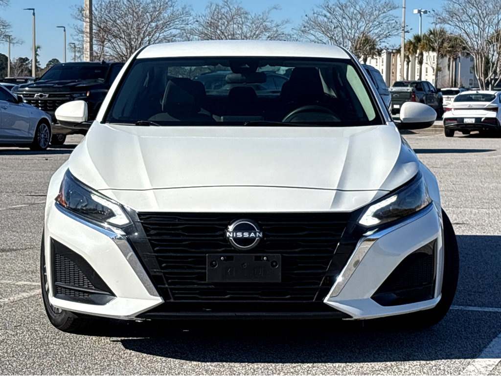 Used 2023 Nissan Altima 2.5 SV FWD image 2