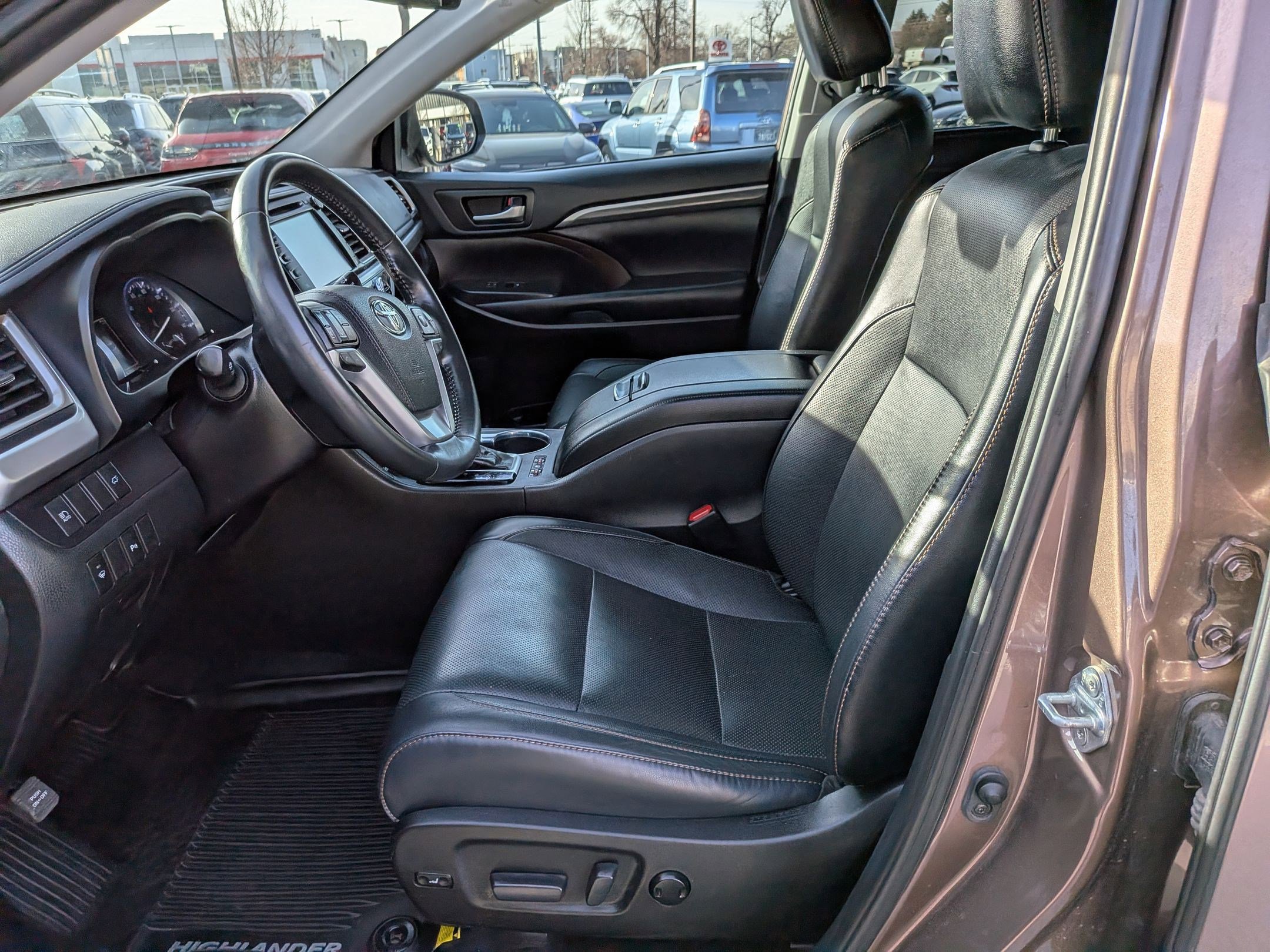 Used 2019 Toyota Highlander Limited image 25