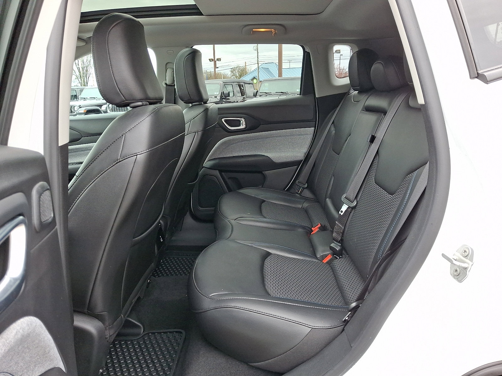 Used 2022 Jeep Compass Latitude w/ Sun and Sound Group image 12