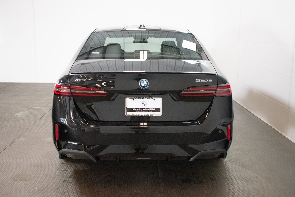 New 2026 BMW 550e xDrive image 5