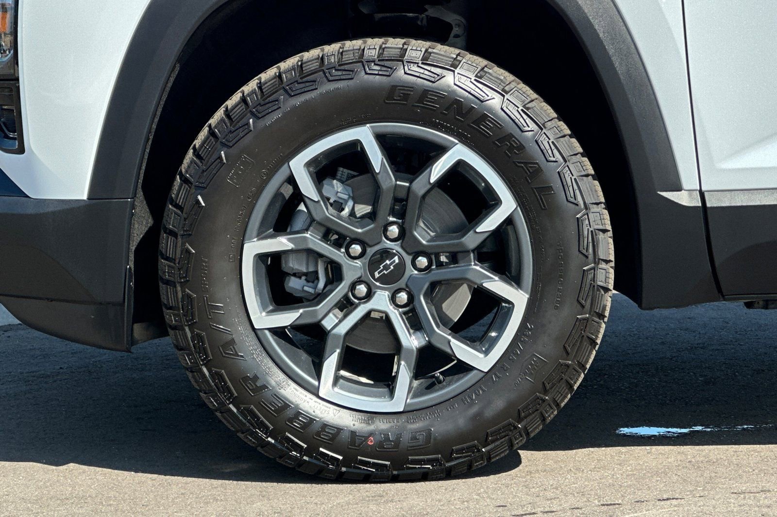 New 2026 Chevrolet Equinox ACTIV w/ Safety and Technology Package image 26