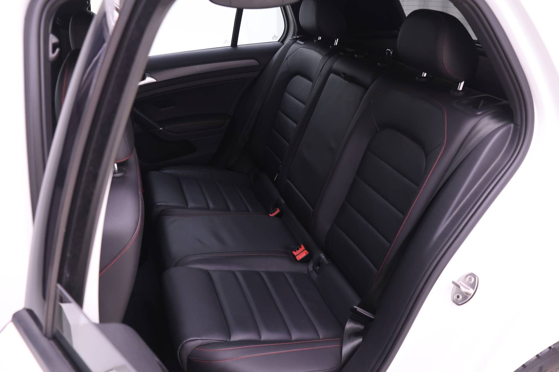 Used 2019 Volkswagen GTI SE image 9