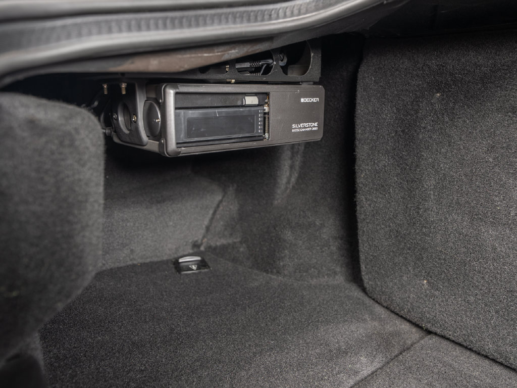 Used 2000 Ferrari 550 Maranello Coupe RWD image 34