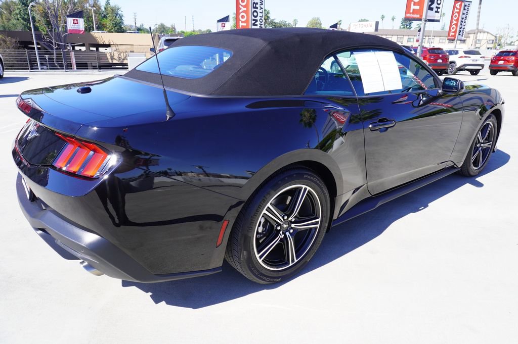 Used 2025 Ford Mustang EcoBoost image 8