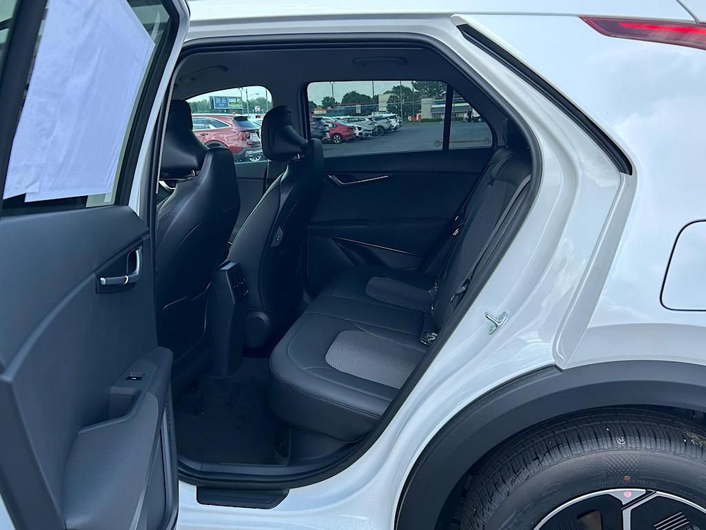 New 2025 Kia Niro EX image 18