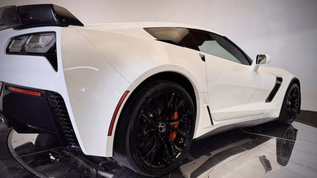Used 2015 Chevrolet Corvette Z06 w/ 3LZ Preferred Equipment Group RWD image 29