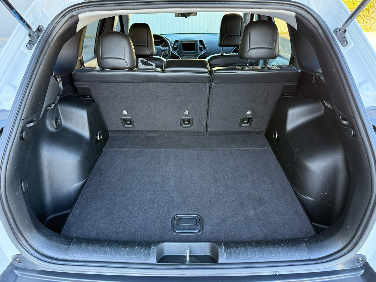 Used 2019 Jeep Cherokee Latitude Plus image 25