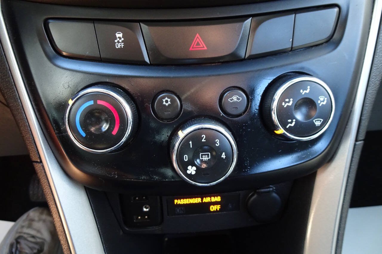 Used 2019 Chevrolet Trax LS AWD/4WD image 23