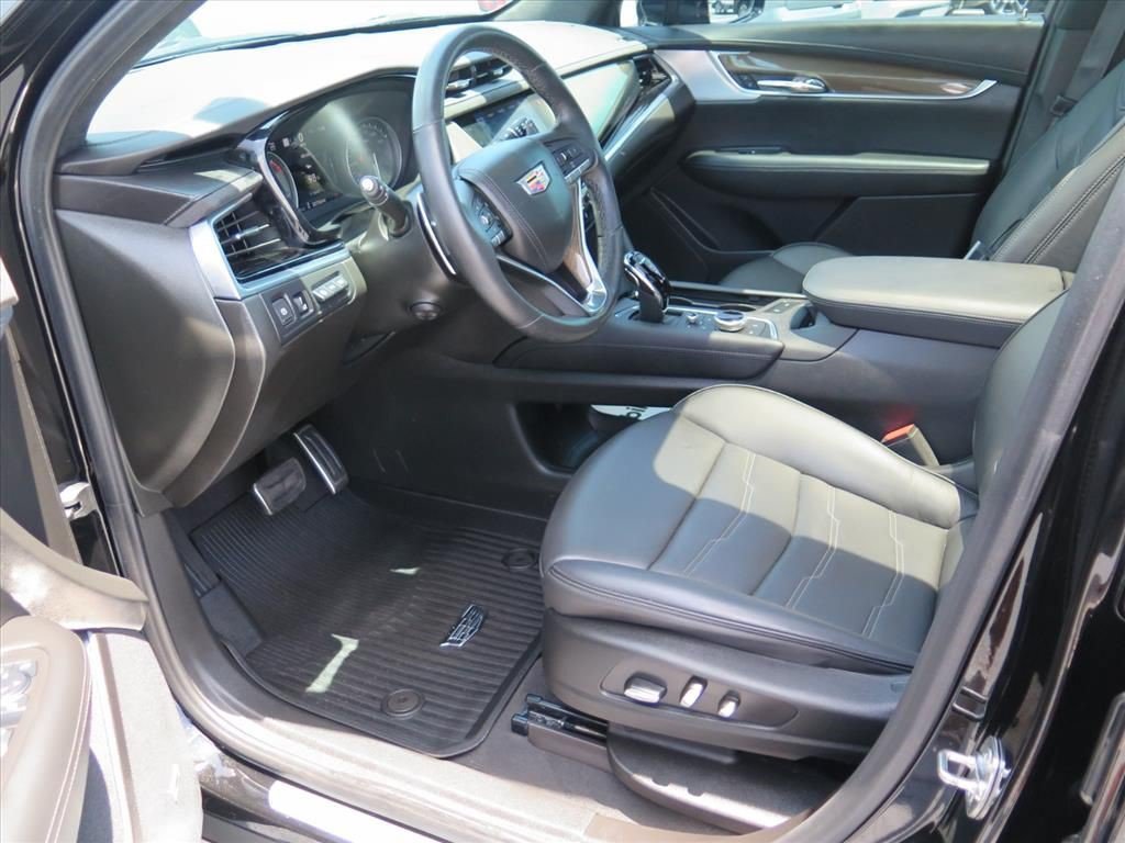 Certified 2025 Cadillac XT6 Sport w/ Platinum Package AWD/4WD image 7
