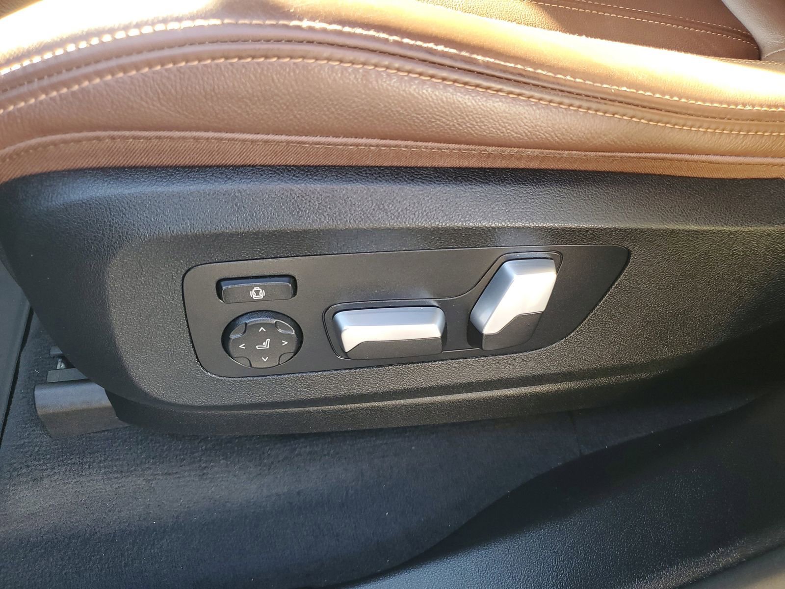 Used 2020 BMW X5 sDrive40i w/ Premium Package image 7