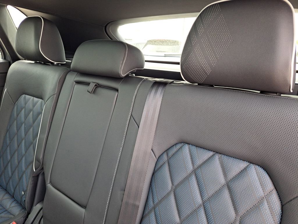 New 2026 Volkswagen Atlas Cross Sport SEL Premium R-Line image 24