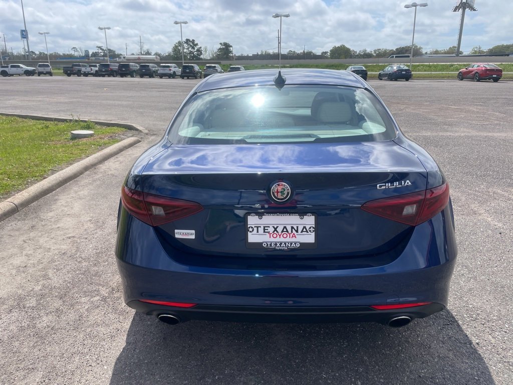 Used 2018 Alfa Romeo Giulia Ti w/ Quick Order Package 22Z Lusso image 8