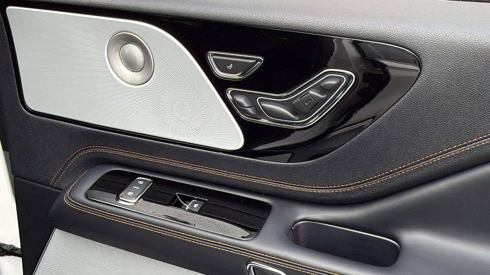 New 2025 Lincoln Aviator Black Label w/ Black Label Special Edition AWD/4WD image 8